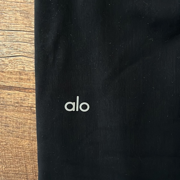 Alo Yoga Ripped Warrior Leggings - Picture 4 of 4